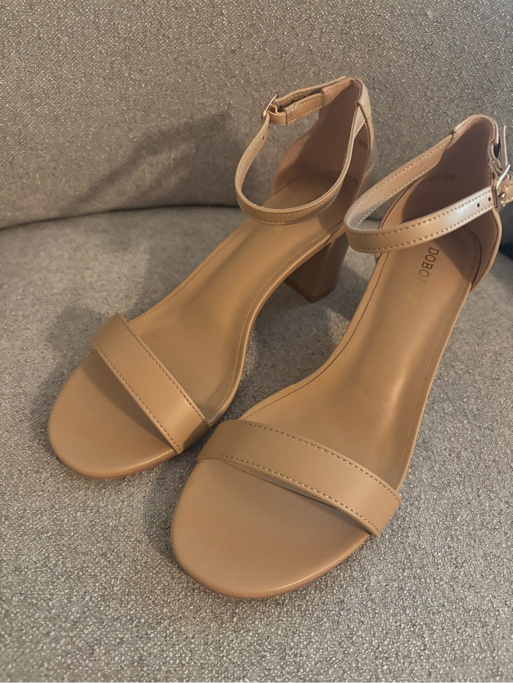 Dobolin Women’s Nude Chunky Heel Sandal Size 8 W wide